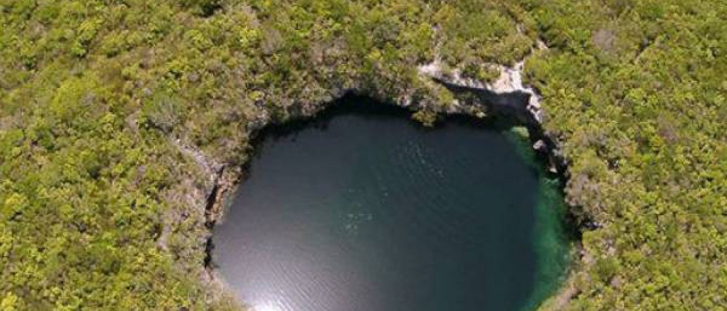 Hoffman's Cay Blue Hole