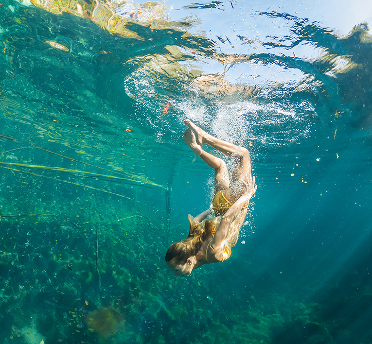 Sapphire Blue Hole Eleuthera & Harbour Island in The Bahamas