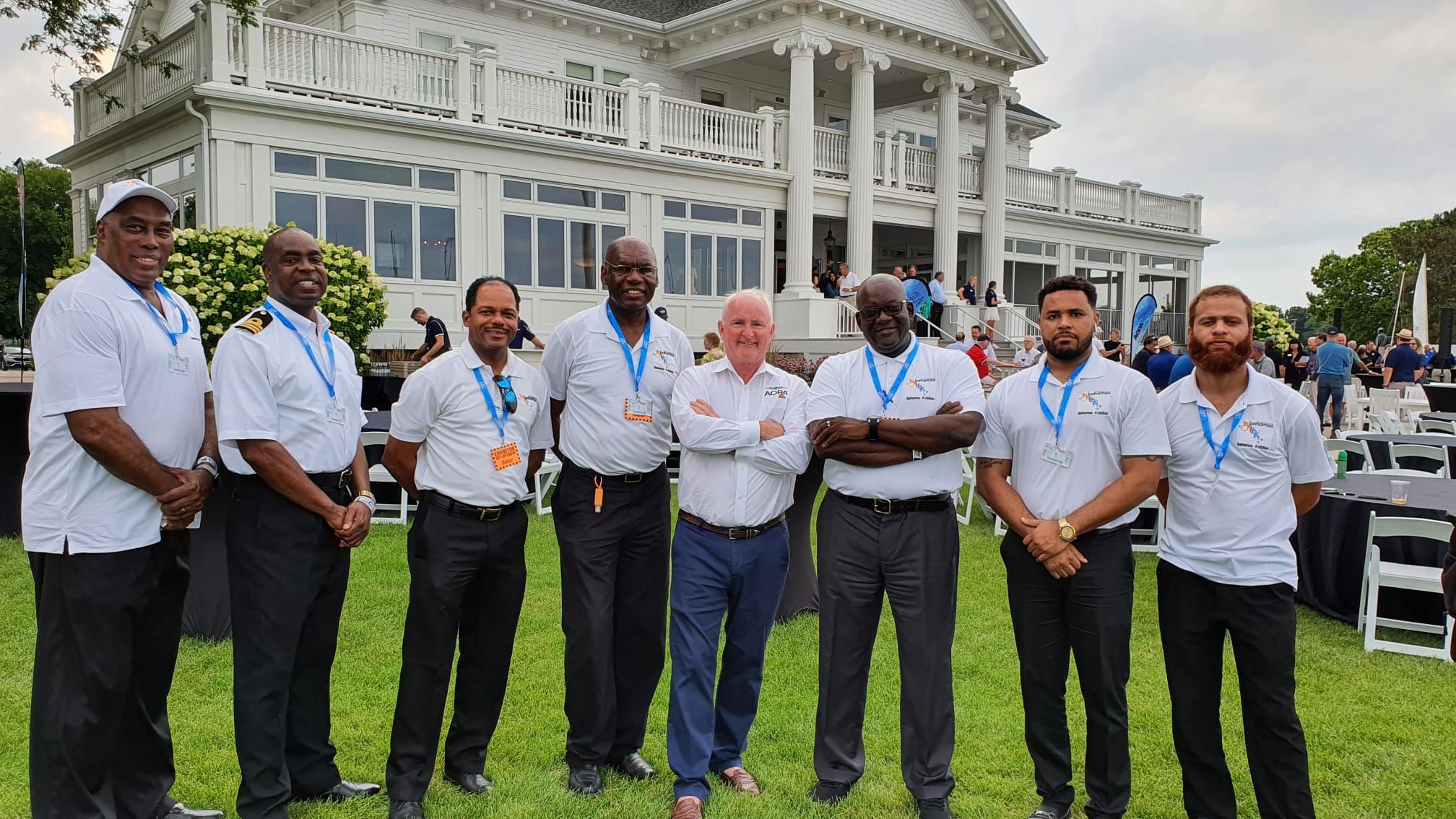 photo aopa pres with bahamas team 2021 oshkosh